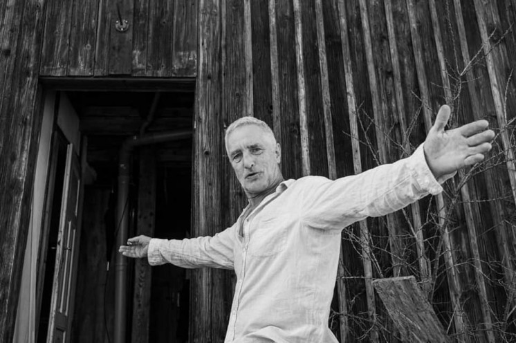 Charitativní kalendář DOMA 2022_Tomáš Hanák_fotografie Štěpán Hon