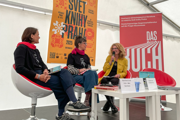 Katharina von der Gathen, Anke Kuhl a Kateřina Klabanová na veletrhu Svět knihy 2025 Katharina von der Gathen, Anke Kuhl a Kateřina Klabanová na veletrhu Svět knihy 2025