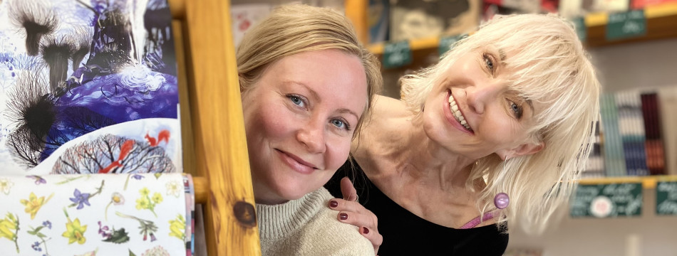 Slavěna, dobrovolnice Cesty domů (na fotografii vpravo) se svojí kolegyní