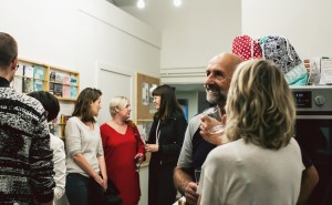 Vernisáž výstavy děl v online aukci 2018 v kavárně Cesta domů