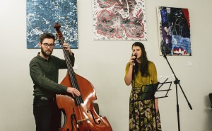 Vernisáž výstavy děl v online aukci 2018 v kavárně Cesta domů