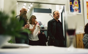 Vernisáž výstavy děl v online aukci 2018 v kavárně Cesta domů