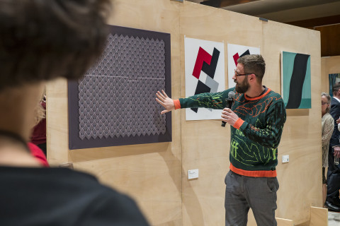 Malíř Jakub Sýkora představuje svůj obraz Dogma 3 ve 14. dobročinné aukci Cesty domů Malíř Jakub Sýkora představuje svůj obraz Dogma 3 ve 14. dobročinné aukci Cesty domů